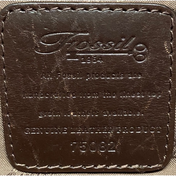 FOSSIL VINTAGE Large Brown Distressed Leather Tote - Picture 14 of 15